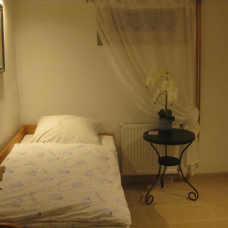 Main-Kinzig Gaestewohnung Hasselroth Esterno foto