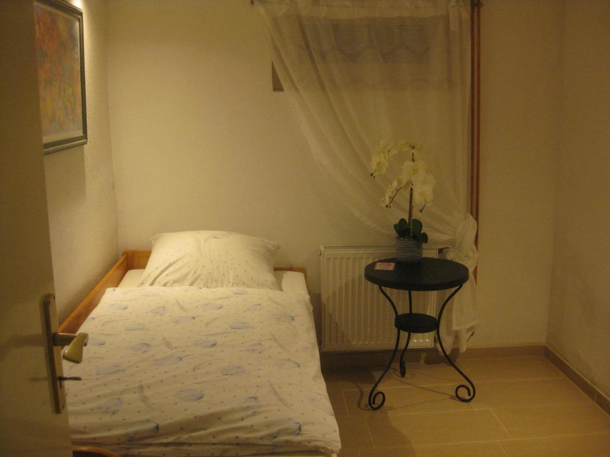 Main-Kinzig Gaestewohnung Hasselroth Esterno foto